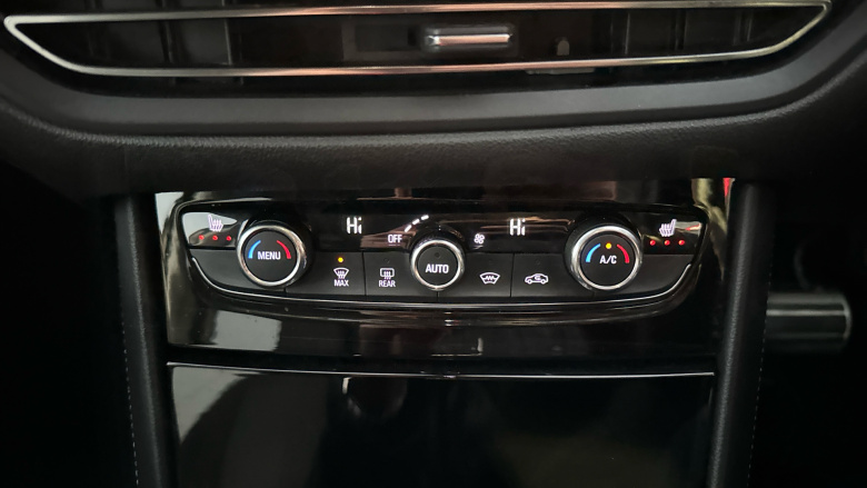 Vauxhall Grandland 1.5 Turbo D Ultimate 5dr Auto Diesel Hatchback